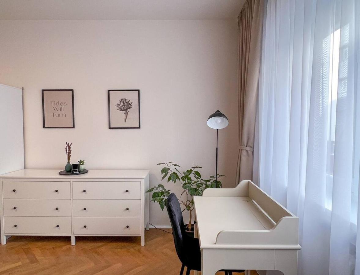 96M2 Of Comfort And Style: 4Bd Apartment In Old Town Pressburg Exterior foto